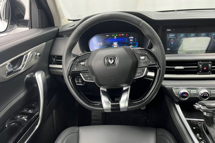 Used CHANGAN CS95 2019 2.0T Four-Wheel Drive Luxury Version Interior 2