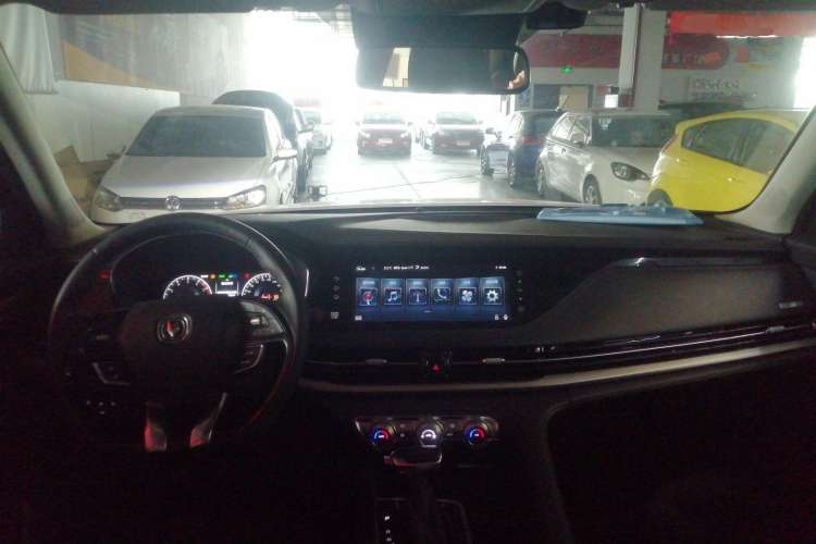 Used CHANGAN CS95 2019 2.0T Two-Wheel-Drive Luxury Version Interior 2