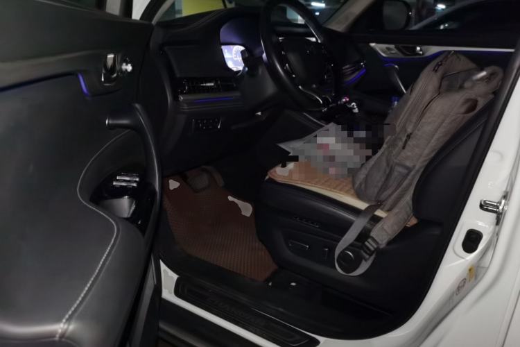 Used CHANGAN CS95 2019 2.0T Four-Wheel Drive Prestige Version Interior 3