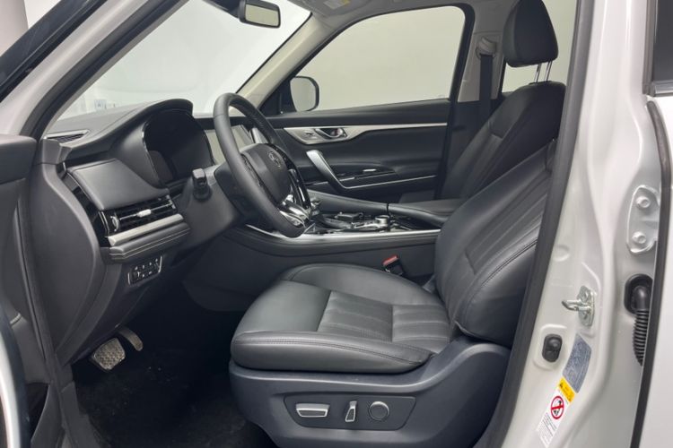 Used CHANGAN CS95 2019 2.0T Four-Wheel Drive Luxury Version Interior 3