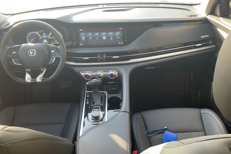 Used CHANGAN CS95 2019 2.0T Two-Wheel-Drive Luxury Version Interior 3