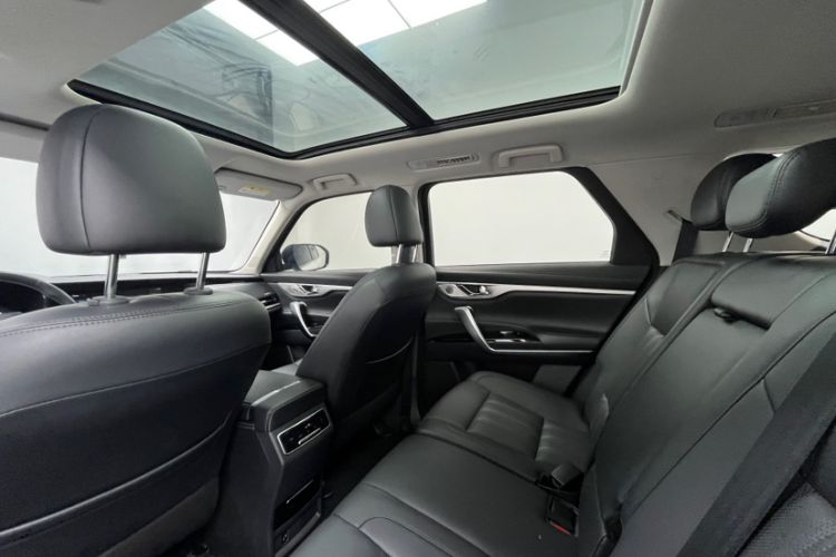 Used CHANGAN CS95 2019 2.0T Four-Wheel Drive Luxury Version Interior 4