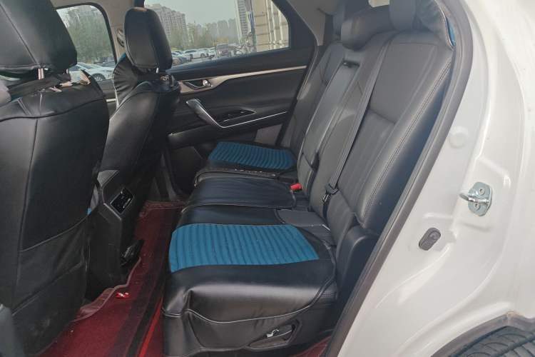 Used CHANGAN CS95 2019 2.0T Two-Wheel-Drive Luxury Version Interior 4