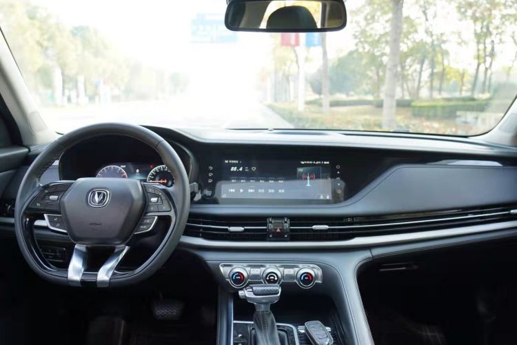 Used CHANGAN CS95 2019 2.0T Two-Wheel-Drive Luxury Version Interior 4