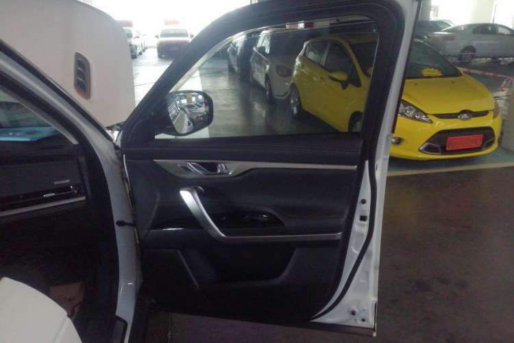 Used CHANGAN CS95 2019 2.0T Two-Wheel-Drive Luxury Version Interior 5