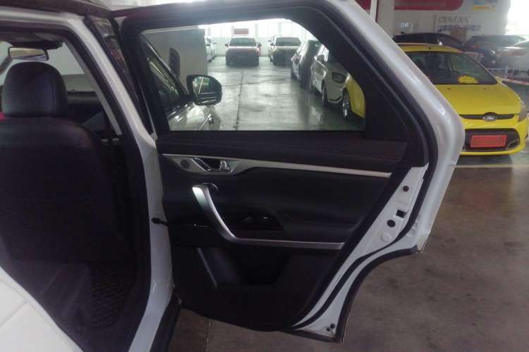Used CHANGAN CS95 2019 2.0T Two-Wheel-Drive Luxury Version Interior 6