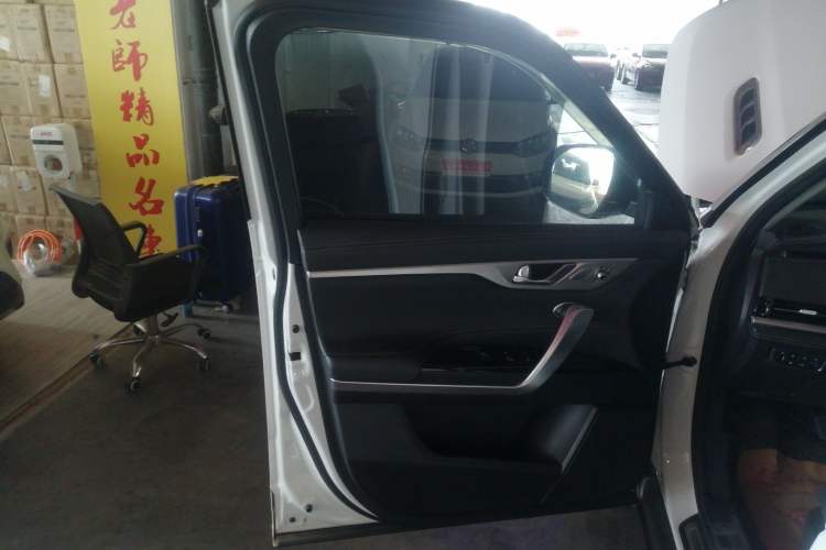 Used CHANGAN CS95 2019 2.0T Two-Wheel-Drive Luxury Version Interior 7