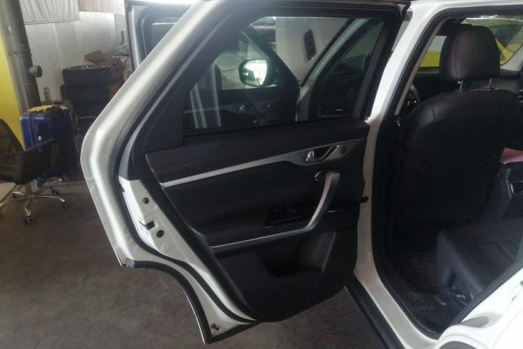Used CHANGAN CS95 2019 2.0T Two-Wheel-Drive Luxury Version Interior 8