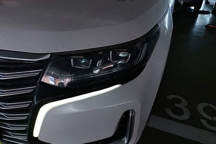 Used CHANGAN CS95 2019 2.0T Two-Wheel-Drive Luxury Version Left Front Headlight
