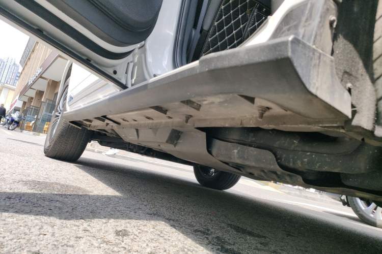 Used CHANGAN CS95 2019 2.0T Four-Wheel Drive Luxury Version Left Side Sill