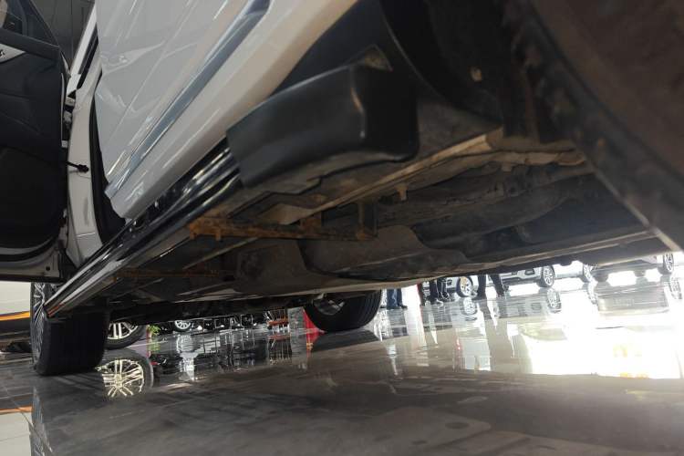 Used CHANGAN CS95 2019 2.0T Two-Wheel-Drive Luxury Version Left Side Sill
