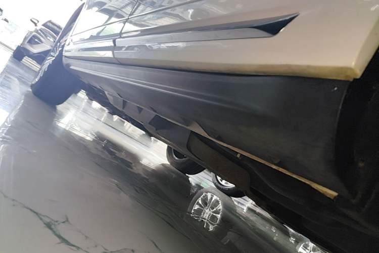 Used CHANGAN CS95 2019 2.0T Two-Wheel-Drive Luxury Version Left Side Sill