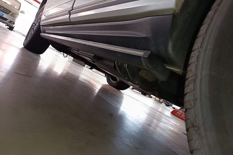 Used CHANGAN CS95 2019 2.0T Two-Wheel-Drive Luxury Version Left Side Sill