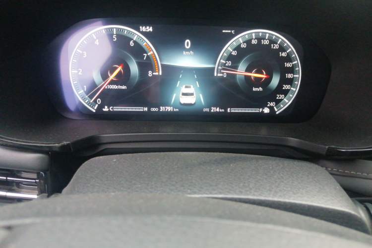 Used CHANGAN CS95 2019 2.0T Four-Wheel Drive Prestige Version Odometer Close Up