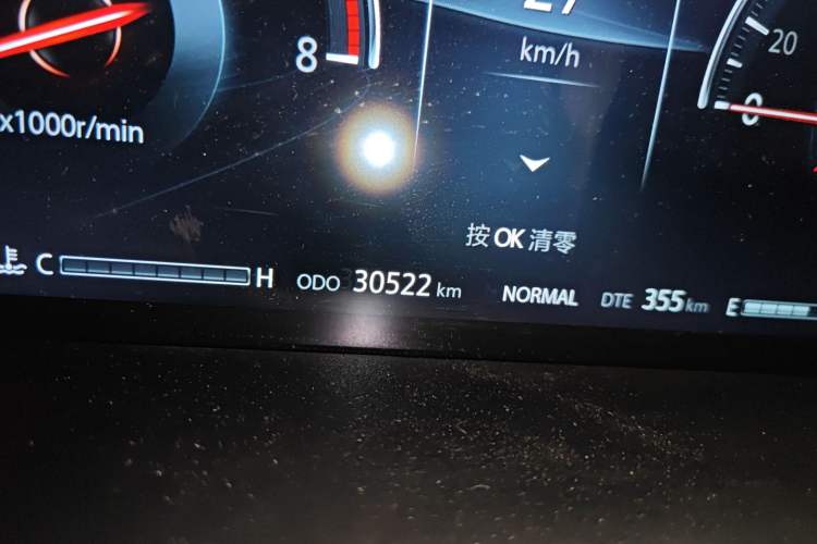 Used CHANGAN CS95 2019 2.0T Two-Wheel-Drive Luxury Version Odometer Close Up