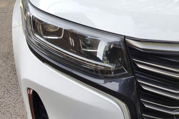 Used CHANGAN CS95 2019 2.0T Four-Wheel Drive Luxury Version Right Front Headlight