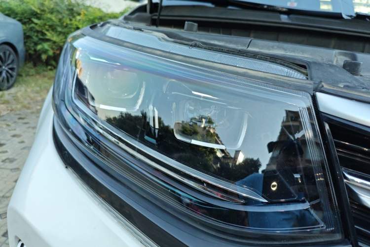 Used CHANGAN CS95 2019 2.0T Two-Wheel-Drive Luxury Version Right Front Headlight