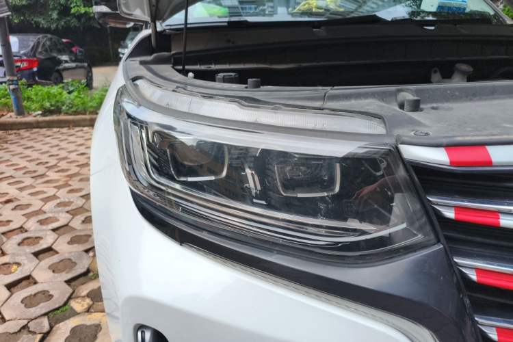 Used CHANGAN CS95 2019 2.0T Two-Wheel-Drive Luxury Version Right Front Headlight
