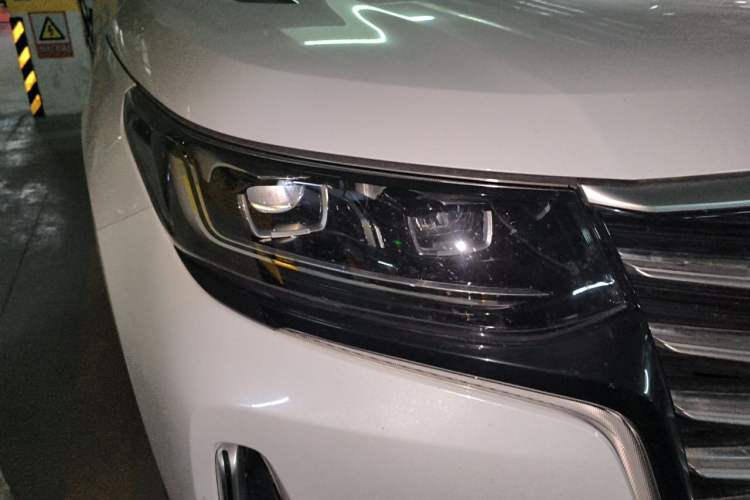 Used CHANGAN CS95 2019 2.0T Two-Wheel-Drive Luxury Version Right Front Headlight
