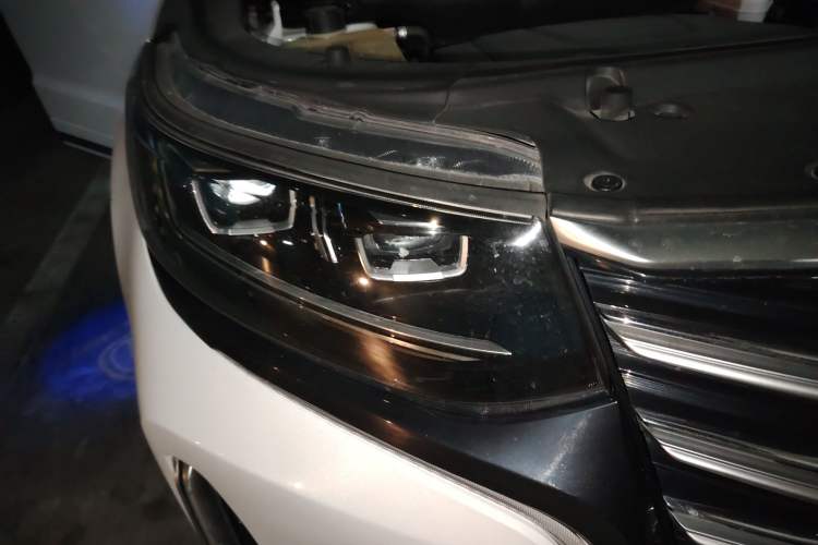 Used CHANGAN CS95 2019 2.0T Two-Wheel-Drive Luxury Version Right Front Headlight