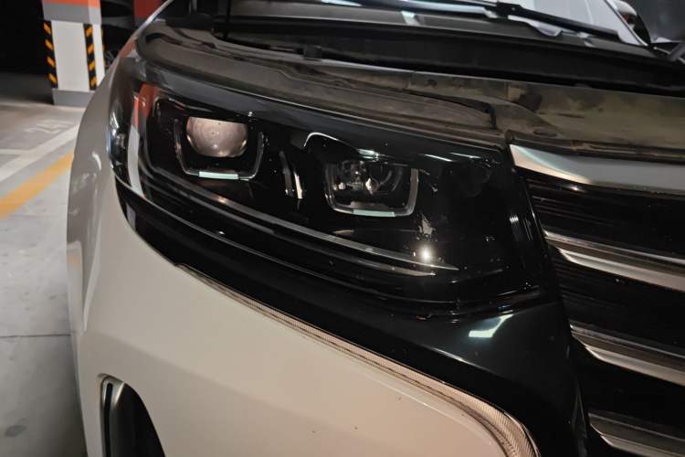 Used CHANGAN CS95 2019 2.0T Two-Wheel-Drive Luxury Version Right Front Headlight