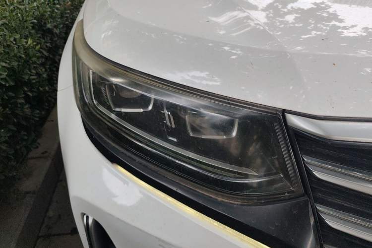 Used CHANGAN CS95 2019 2.0T Four-Wheel Drive Prestige Version Right Front Headlight