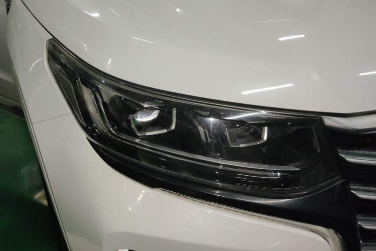 Used CHANGAN CS95 2019 2.0T Four-Wheel Drive Luxury Version Right Front Headlight