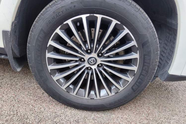 Used CHANGAN CS95 2019 2.0T Four-Wheel Drive Luxury Version Right Front Wheel Hub