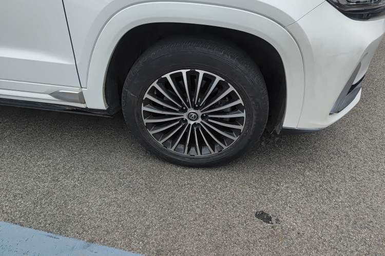 Used CHANGAN CS95 2019 2.0T Four-Wheel Drive Prestige Version Right Front Wheel Hub