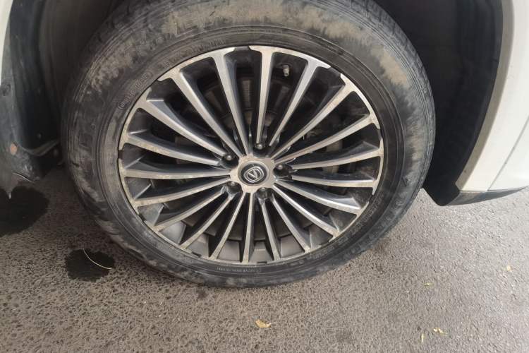 Used CHANGAN CS95 2019 2.0T Four-Wheel Drive Luxury Version Right Front Wheel Hub