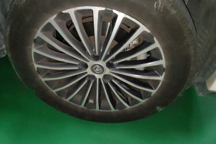 Used CHANGAN CS95 2019 2.0T Four-Wheel Drive Luxury Version Right Front Wheel Hub