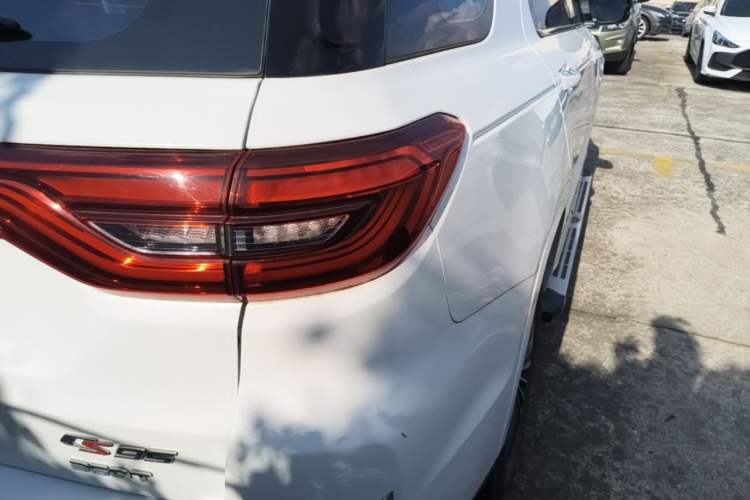 Used CHANGAN CS95 2019 2.0T Two-Wheel-Drive Luxury Version Right Rear Taillight