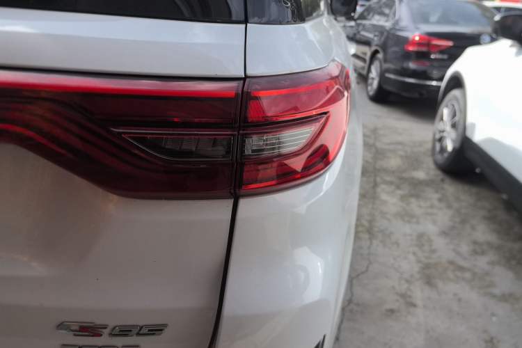 Used CHANGAN CS95 2019 2.0T Two-Wheel-Drive Luxury Version Right Rear Taillight