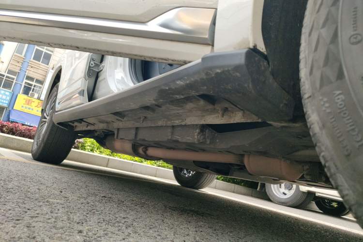 Used CHANGAN CS95 2019 2.0T Four-Wheel Drive Luxury Version Right Side Sill