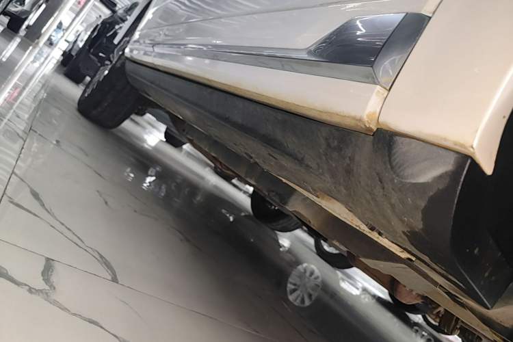 Used CHANGAN CS95 2019 2.0T Two-Wheel-Drive Luxury Version Right Side Sill
