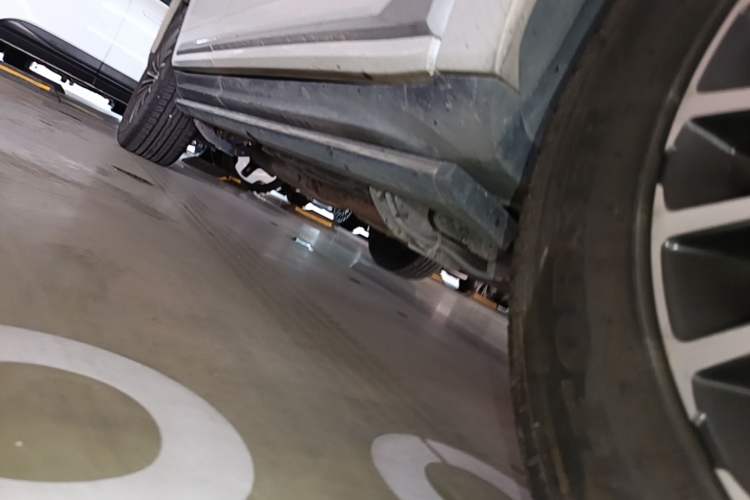 Used CHANGAN CS95 2019 2.0T Two-Wheel-Drive Luxury Version Right Side Sill