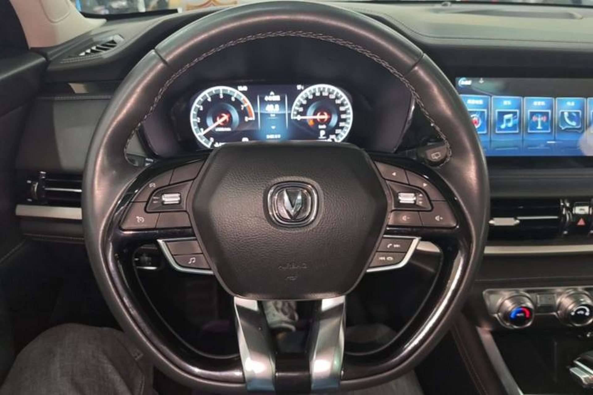 Used CHANGAN CS95 2019 2.0T Four-Wheel Drive Luxury Version Steering Wheel