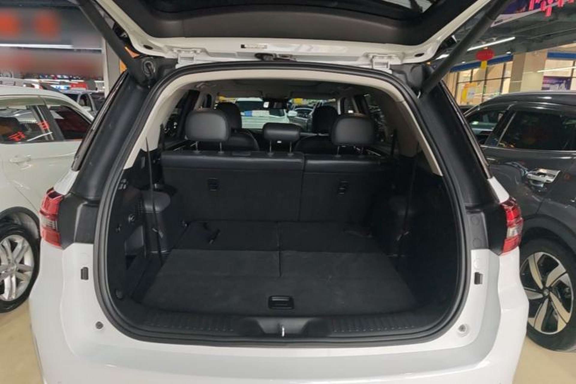 Used CHANGAN CS95 2019 2.0T Four-Wheel Drive Luxury Version Trunk