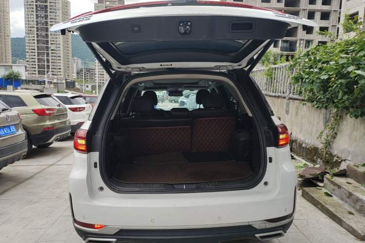 Used CHANGAN CS95 2019 2.0T Four-Wheel Drive Luxury Version Trunk