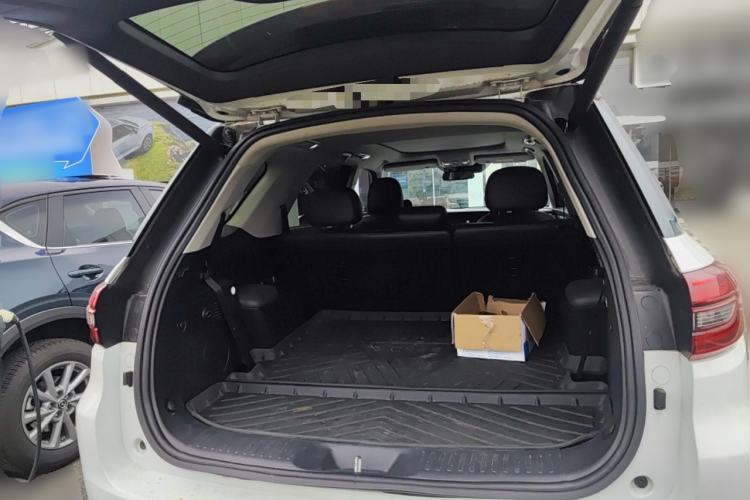 Used CHANGAN CS95 2019 2.0T Four-Wheel Drive Prestige Version Trunk