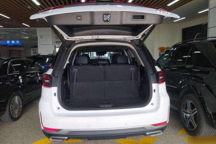 Used CHANGAN CS95 2019 2.0T Four-Wheel Drive Prestige Version Trunk