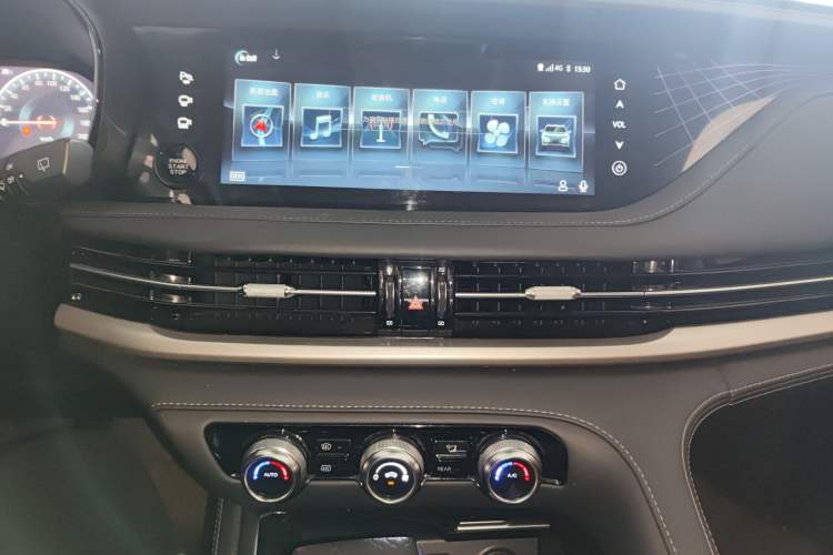 Used CHANGAN CS95 2021 2.0T Two-Wheel Drive Luxury Version Audio And AC Panel