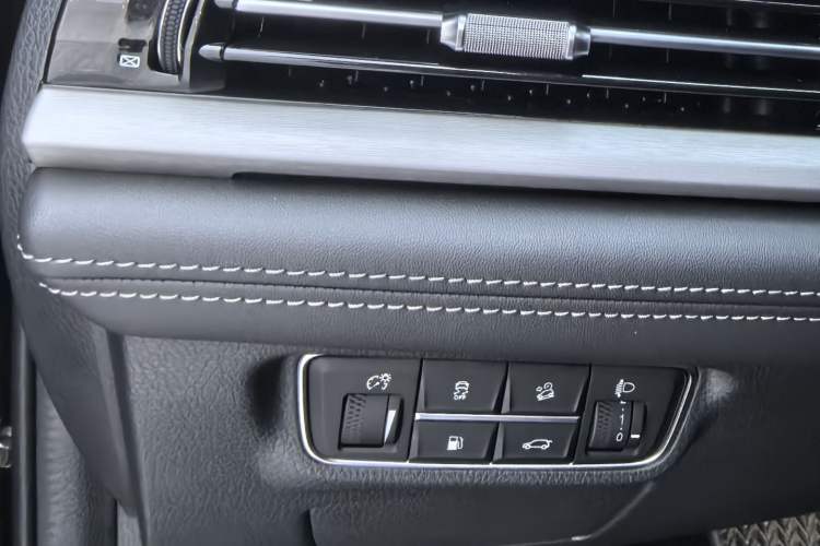 Used CHANGAN CS95 2021 2.0T Two-Wheel Drive Luxury Version Interior 10