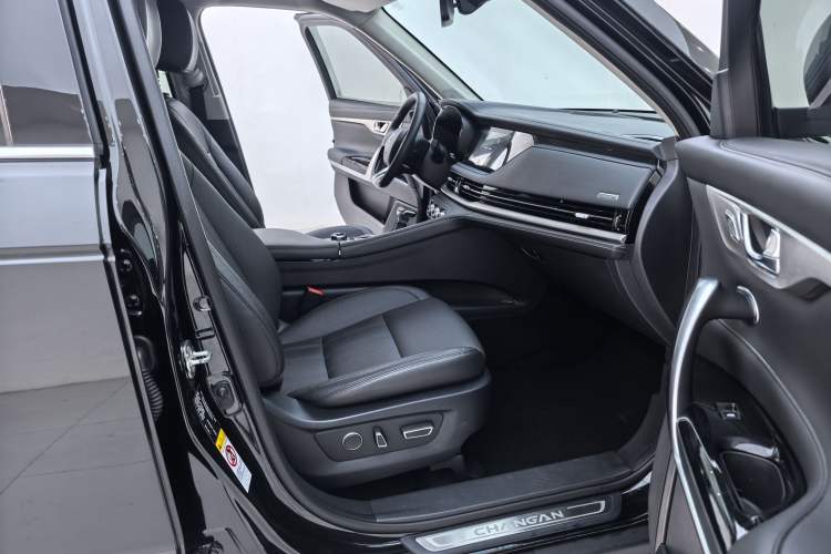 Used CHANGAN CS95 2021 2.0T Two-Wheel Drive Luxury Version Interior 3
