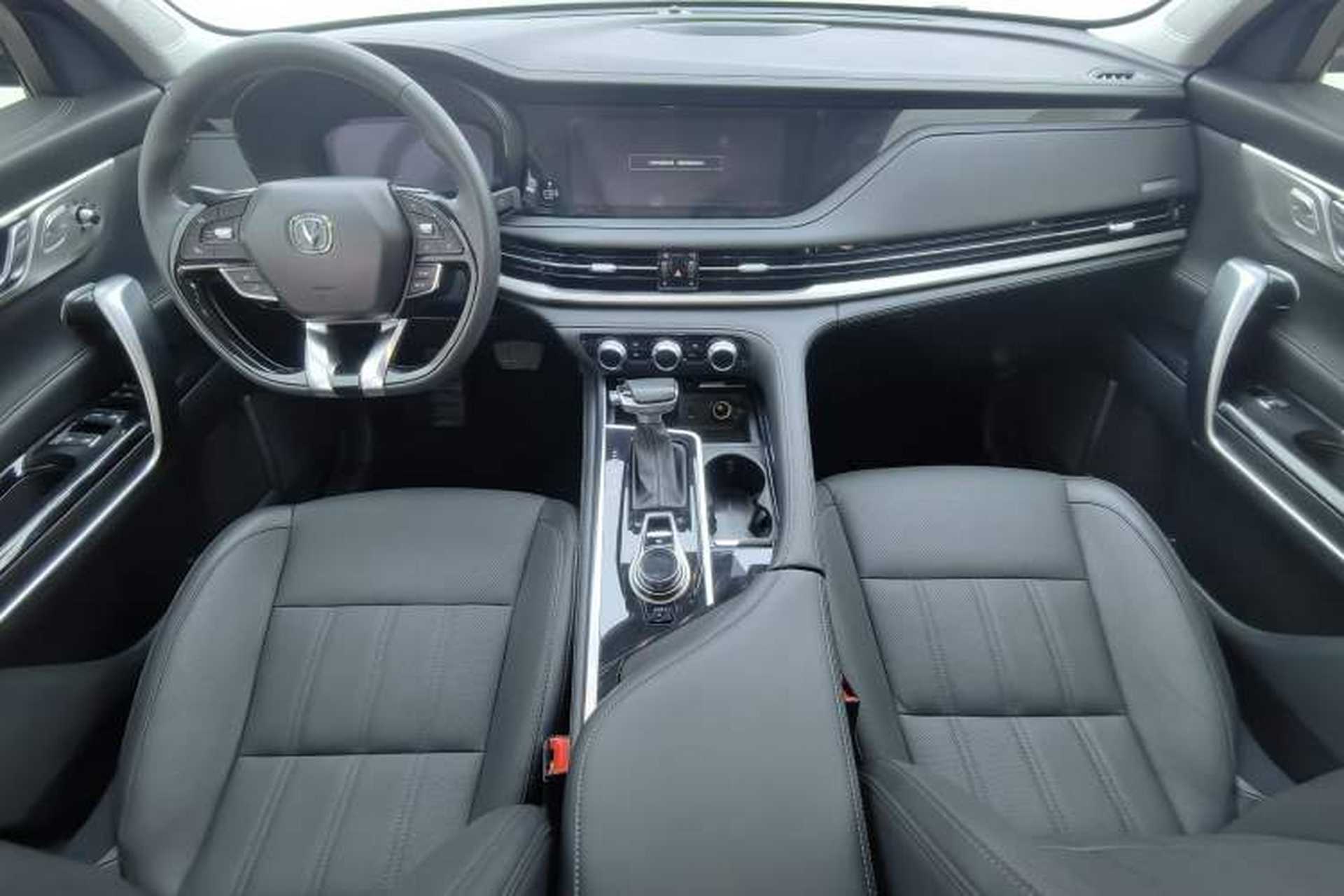 Used CHANGAN CS95 2021 2.0T Two-Wheel Drive Luxury Version Interior 6