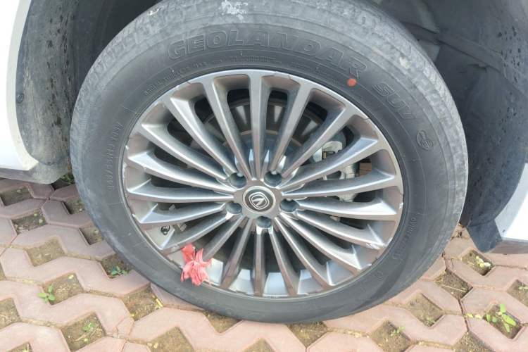 Used CHANGAN CS95 2021 2.0T Two-Wheel Drive Luxury Version Right Front Wheel Hub