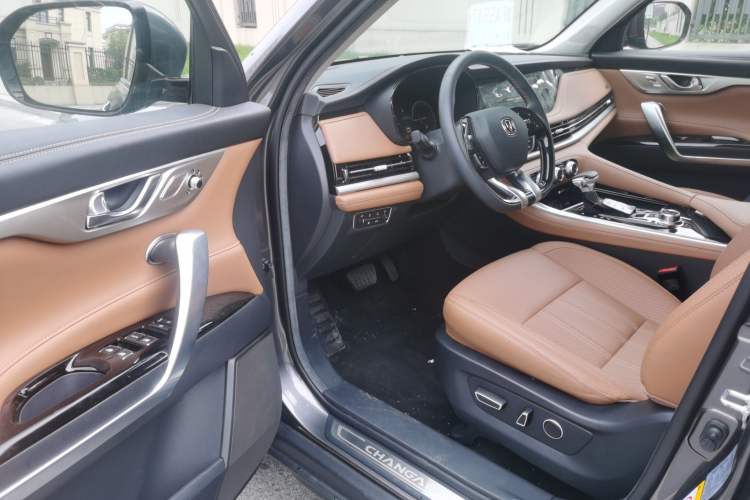 Used CHANGAN CS95 2021 2.0T Two-Wheel Drive Luxury Version Interior 2
