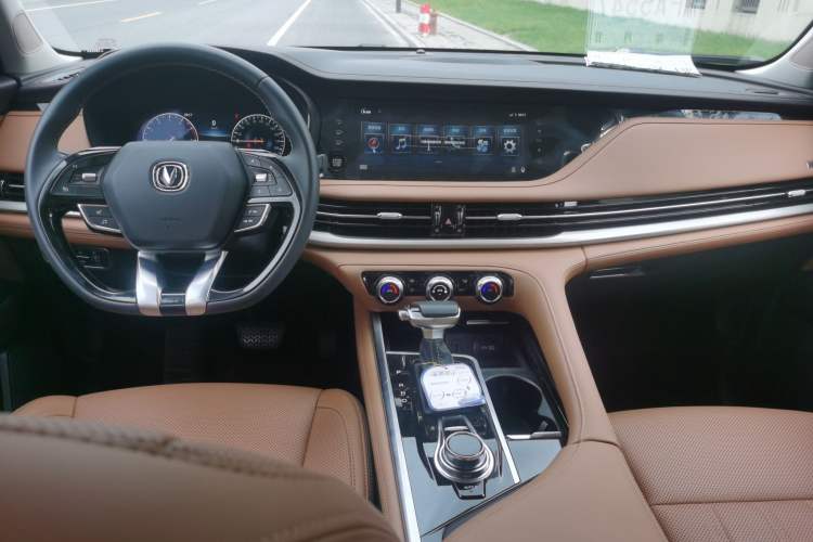 Used CHANGAN CS95 2021 2.0T Two-Wheel Drive Luxury Version Interior 3