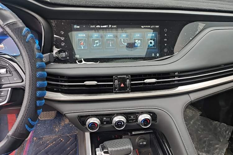 Used CHANGAN CS95 2021 2.0T Two-Wheel Drive Luxury Version Audio And AC Panel