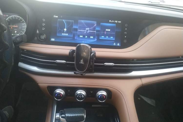 Used CHANGAN CS95 2021 2.0T Four-Wheel Drive Luxury Version Audio And AC Panel